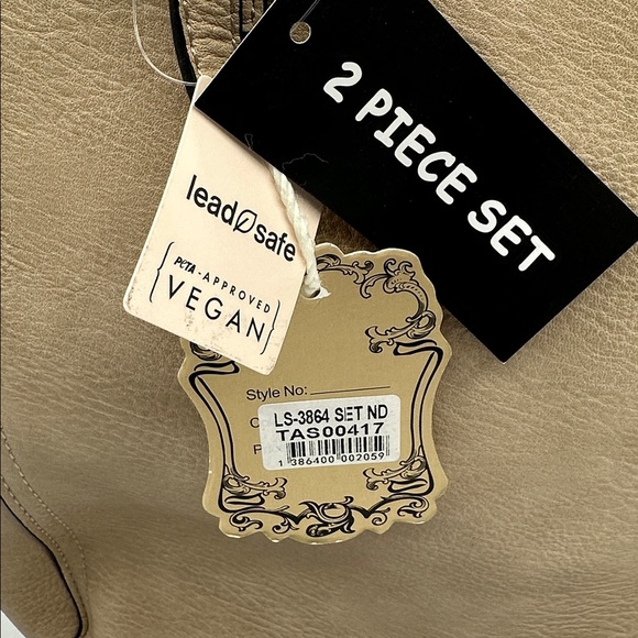 Large Tan Handbag /Tote in Vegan Leather, with a Wallet. NWT - Picture 12 of 13